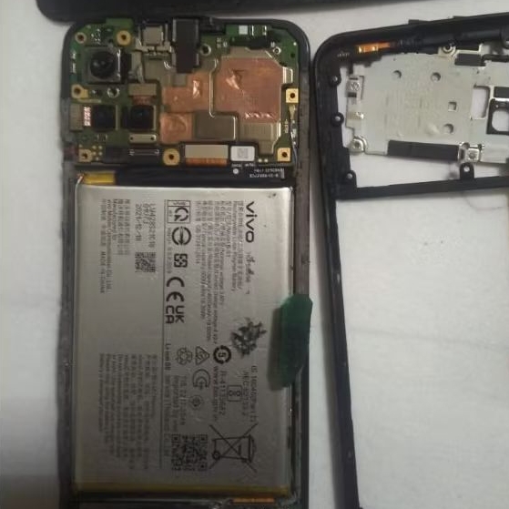 VIVO Y33s minus  ram 8+4 / 28