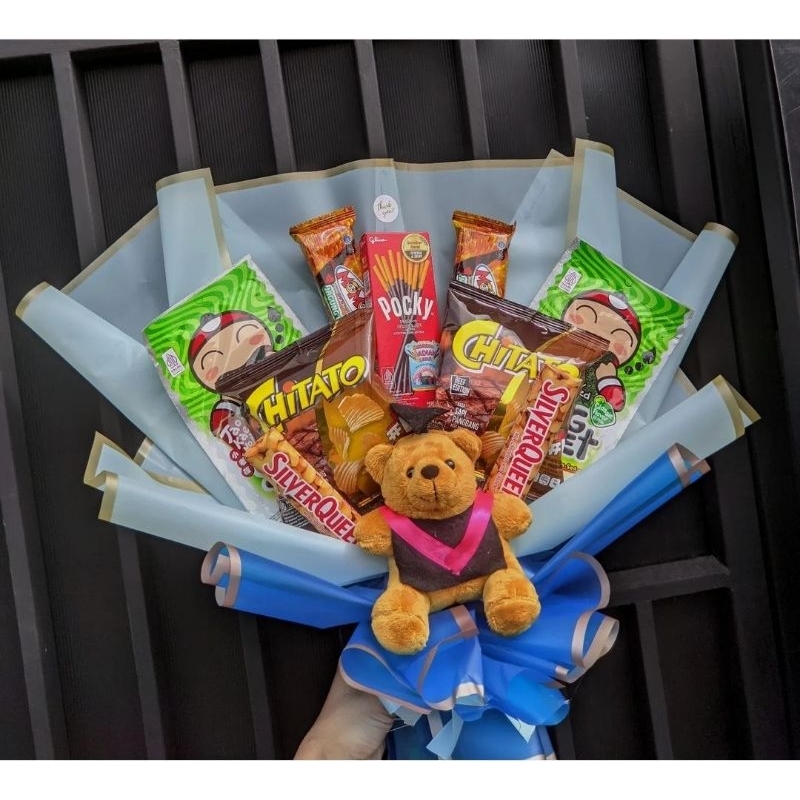 

bucket snack wisuda/bucket snack ulang tahun/bucket snack boneka/bucket wisuda boneka