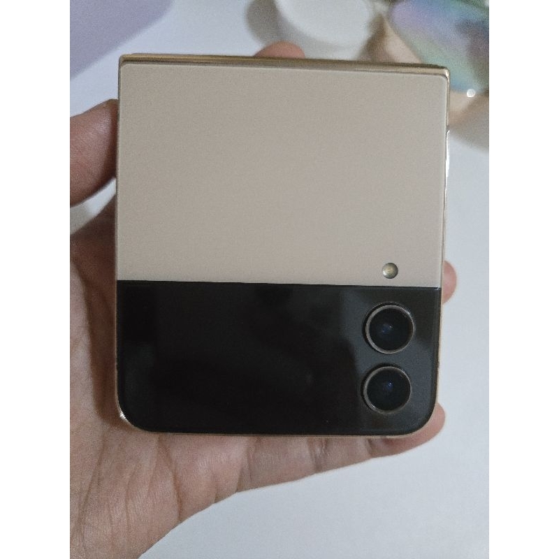 Second Samsung Z flip 4 minus layar