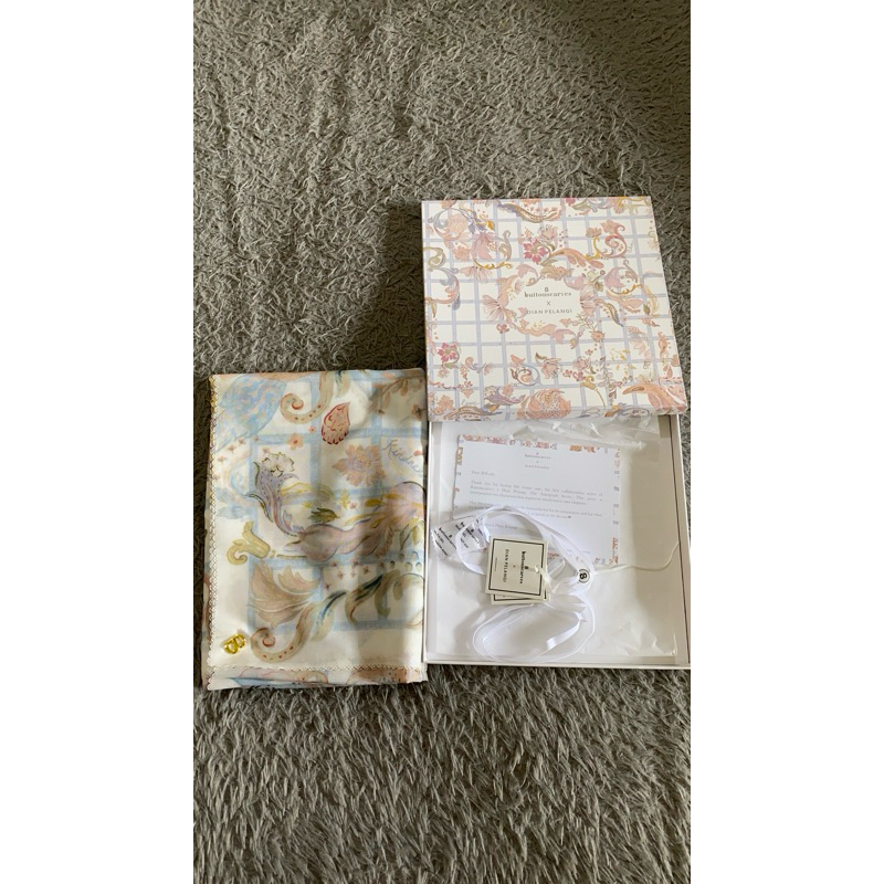 buttonscarves x dian pelangi the autograph - blanc