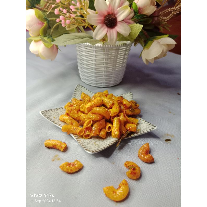

makaroni kriuk pedas daun jeruk 1kg