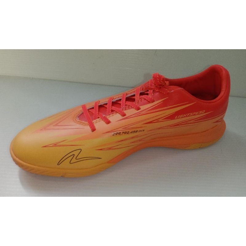 SEPATU FUTSAL SPECS LIGHTSPEED 3 IN SAFRON