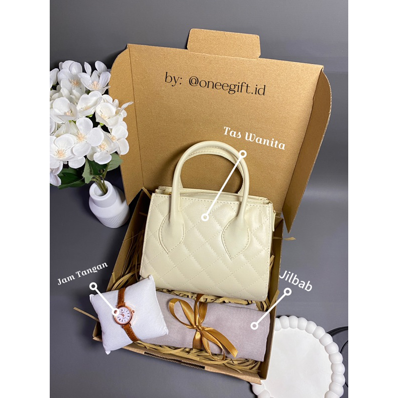 

[Hampers 11 ] Kado Hampers Gift Box Hadiah Ulang Tahun Wanita Cewek Perempuan Graduation Wisuda Anniversary Premium Aesthetic Black Hijab hampers VVIP Hamper Coklat Tas Cantik Murah