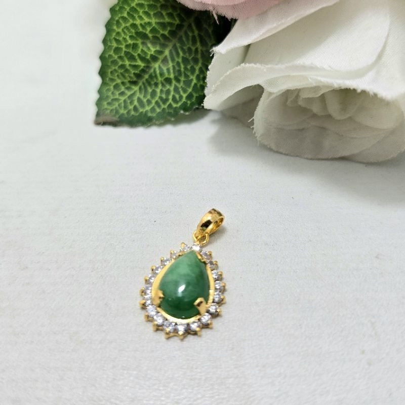 Liontin Emas Muda Batu Hijau Oval