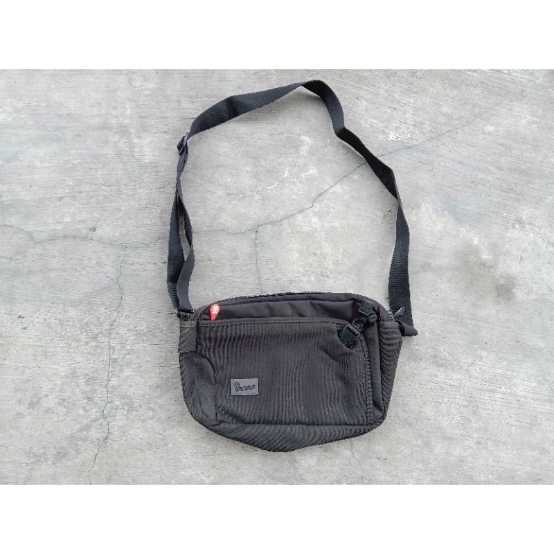 slingbag crumpler dry 2