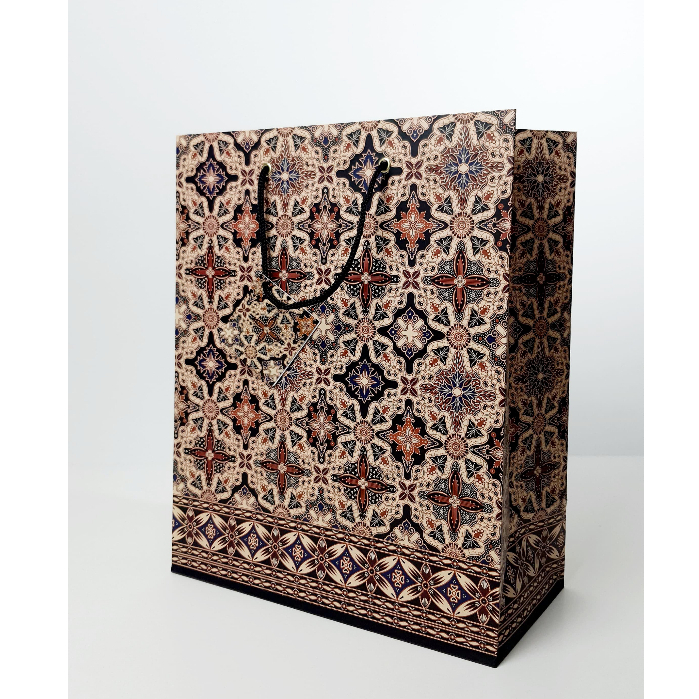 

Paperbag Premium Batik Ceplok Kawung Uk 26,5 x 13,5 x 33cm