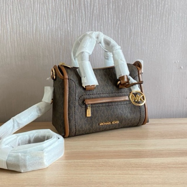 Tas Branded Michael Kors Carine Extra Small Signature Canvas Kanvas Wanita