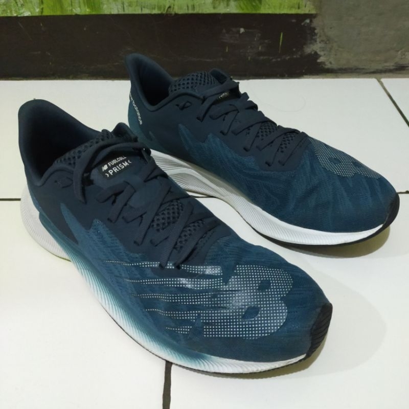 Sepatu Running New Balance Fuelcell Size 45 insole 29 cm Kondisi Second Joss mulus