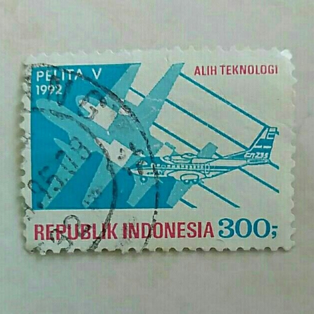 

(AD) Perangko Indonesia 1992 Pelita V 300 rupiah Used (2/2)