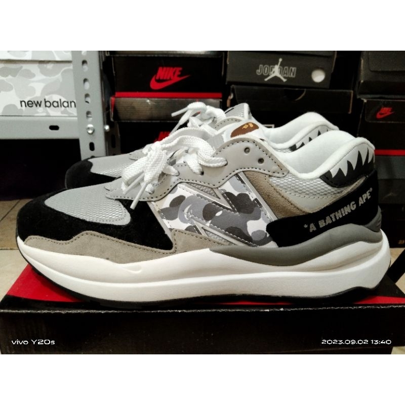 NB BAPE (44 INSOLE 28)