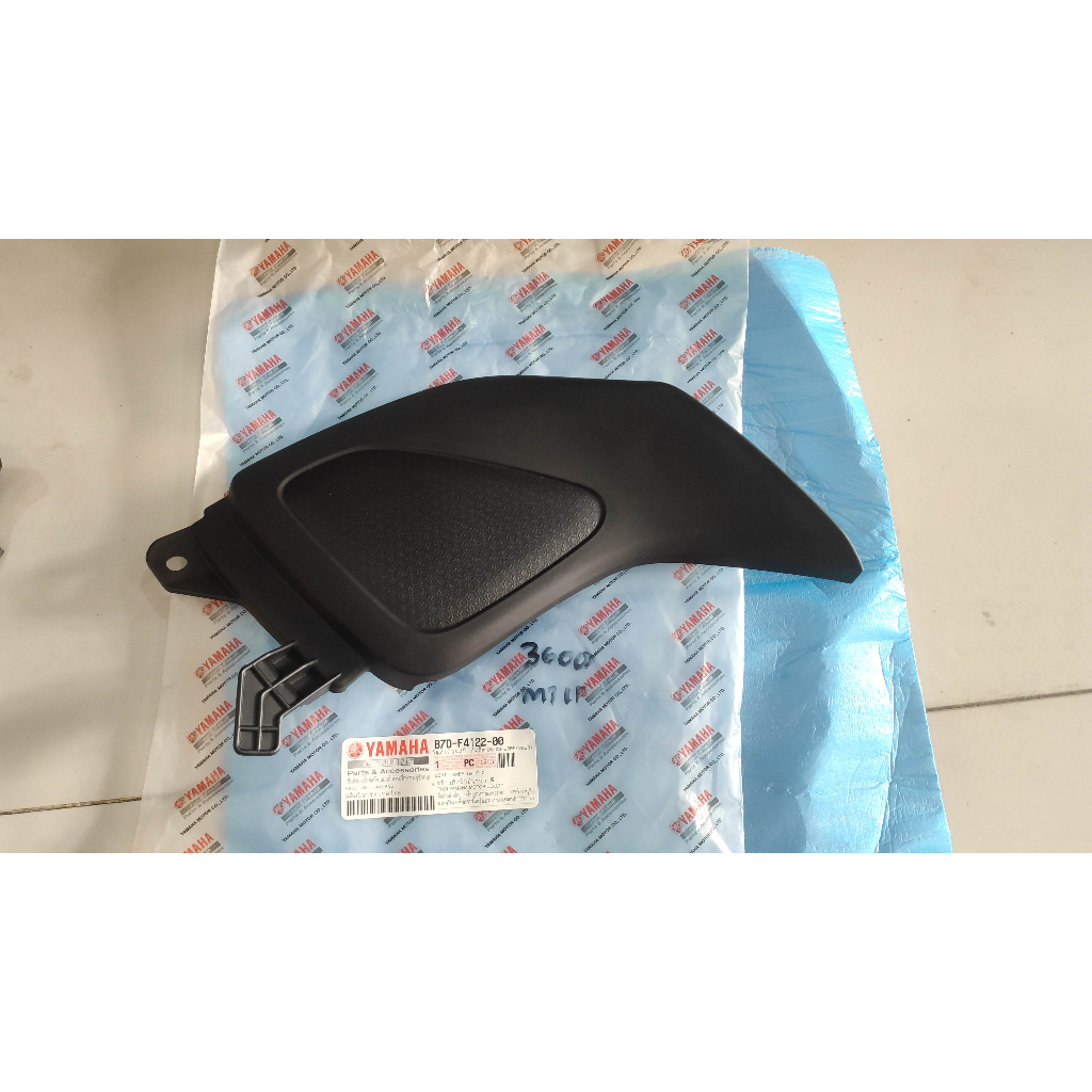 seat knee grip cover tangki bawah kanan mt15 ori
