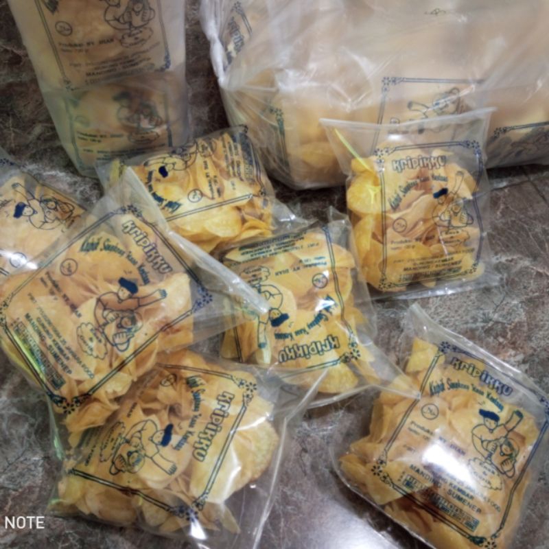 

Keripik Singkong Madura - Pedas Manis Gurih | Kripik Singkong Kripik Madura Kripik Pedas Keripik Rasa Bawang Original Tanpa pengawet asli SMep Keripik Singkong Bintang 9 Rasa Pedas Manis Asli Madura Murah Grosir Keripik Madura Keripik 1 Kg