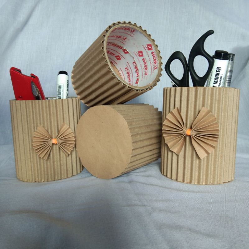 

prakarya tempat pensil dari kardus