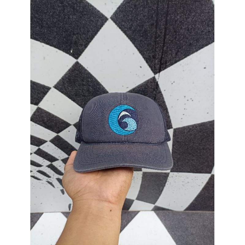 Vintage trucker hat recover