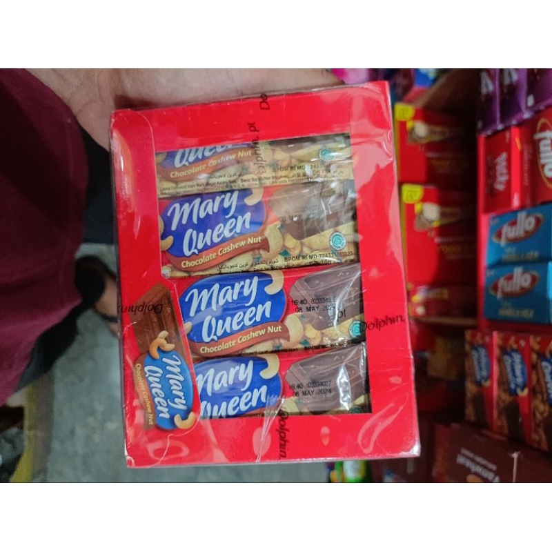 

chocolate cashew nut mary queen cokelat 1 box isi 24 pcs