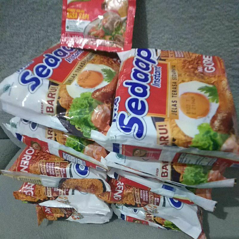 

mie sedaap goreng isi 6pcs free royco 1pcs