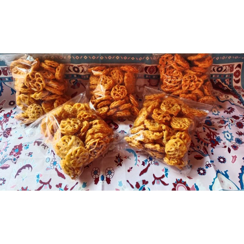 

krupuk seblak mawar daun jeruk pedas gurih 150gr