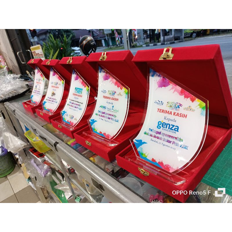 Plakat Akrilik A5 Ketebalan 3 mm , dudukan 5 mm