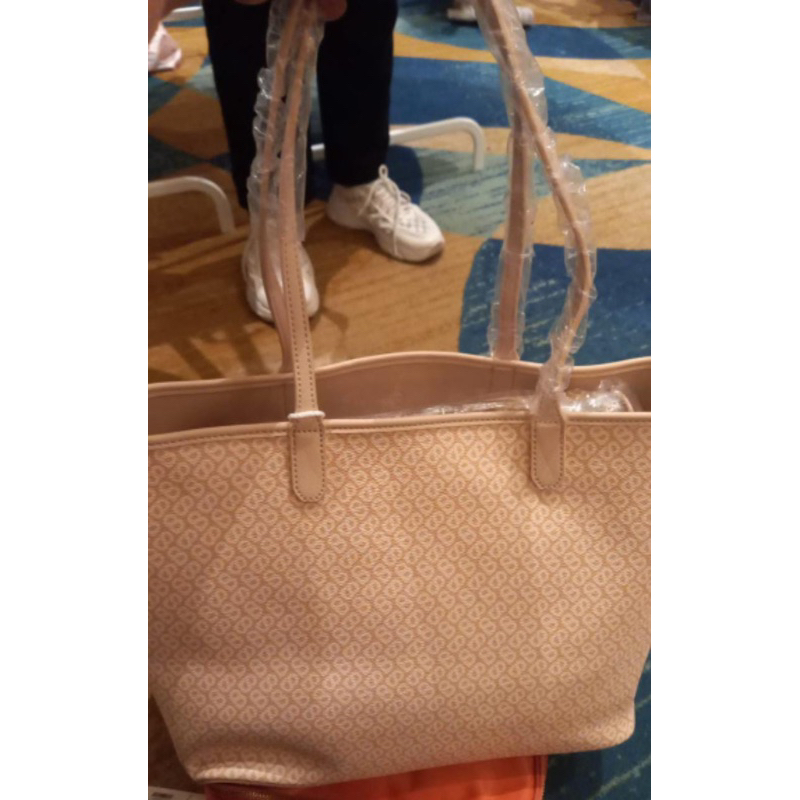 izzy tote bag buttonscarves