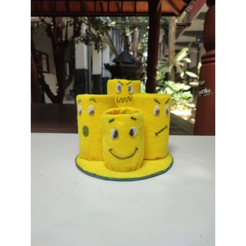 

Tempat Pensil Emoji