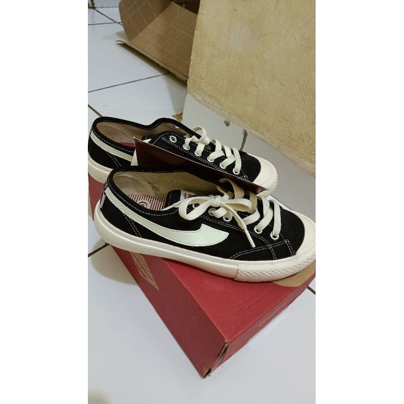 Compass Gazelle