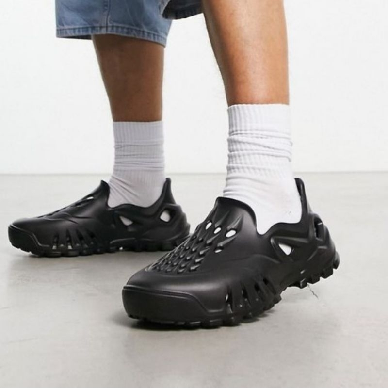 SLIP ON AMZN PACU CAVIAR BLACK BNIB 100% ORIGINAL