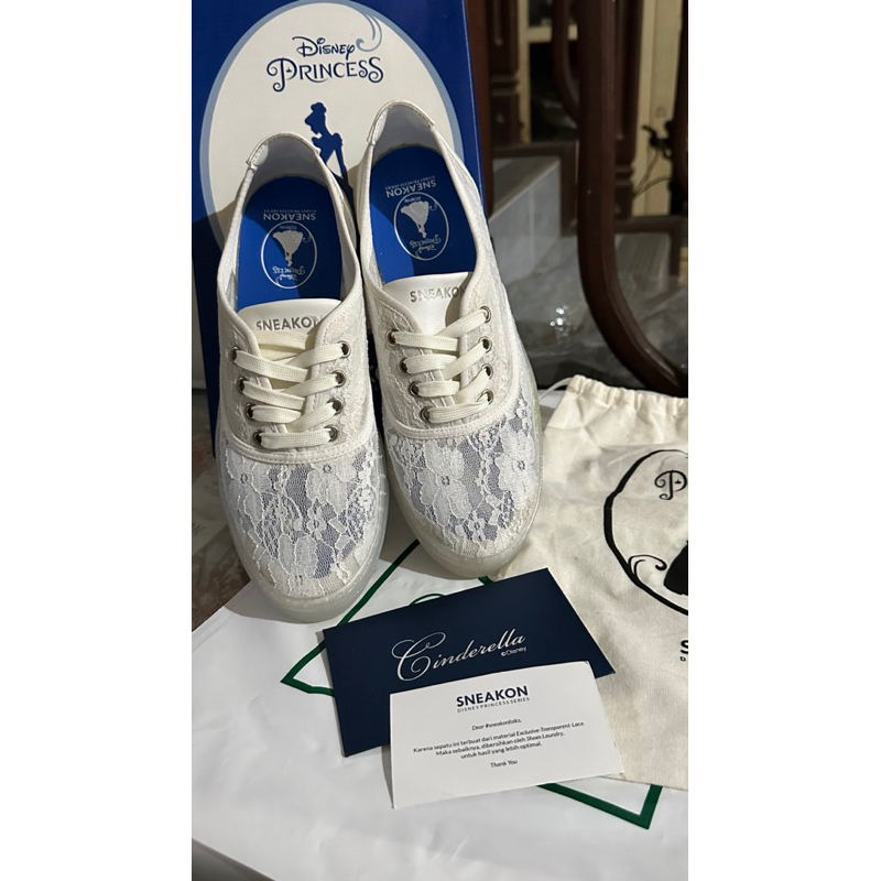 [Preloved] Limited Edition Sneakon Princess Cinderella Collection 2in1 White Sneakers size 39