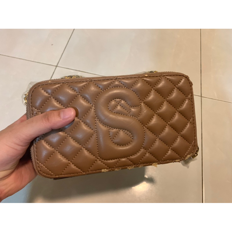 yura mahogany buttonscarves