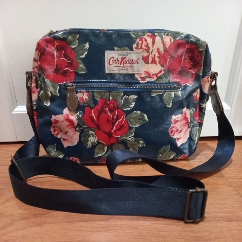 Sling bag navy bunga CK London