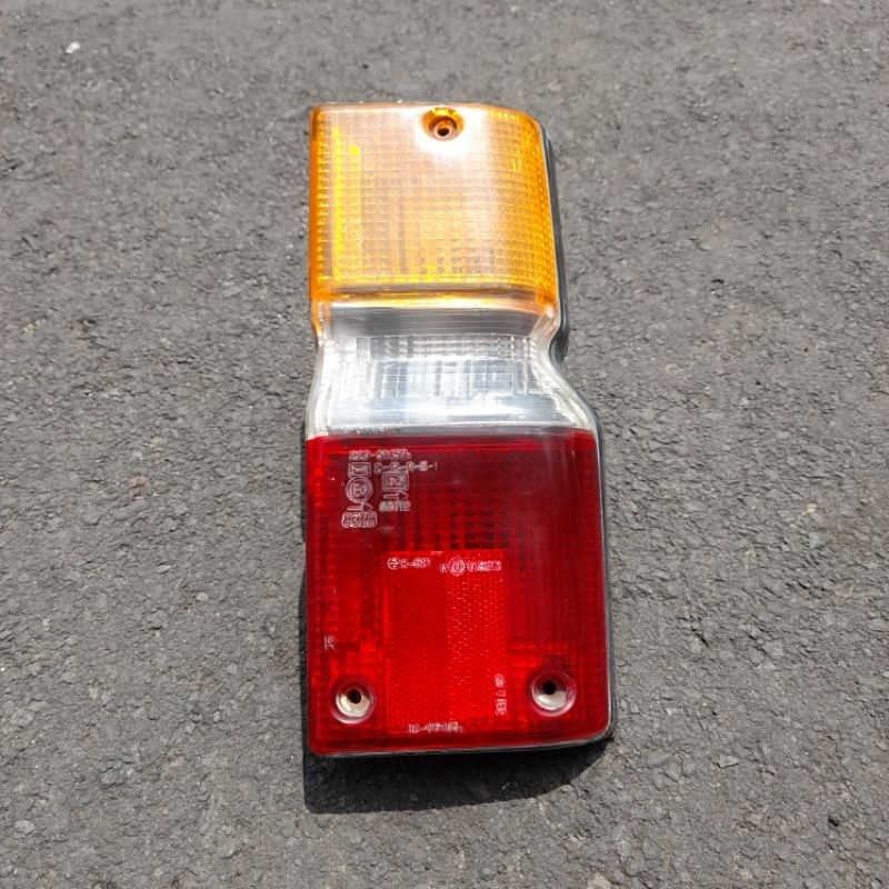 Lampu rem mobilDaihatsu Taft Feroza Hilline lampu belakang