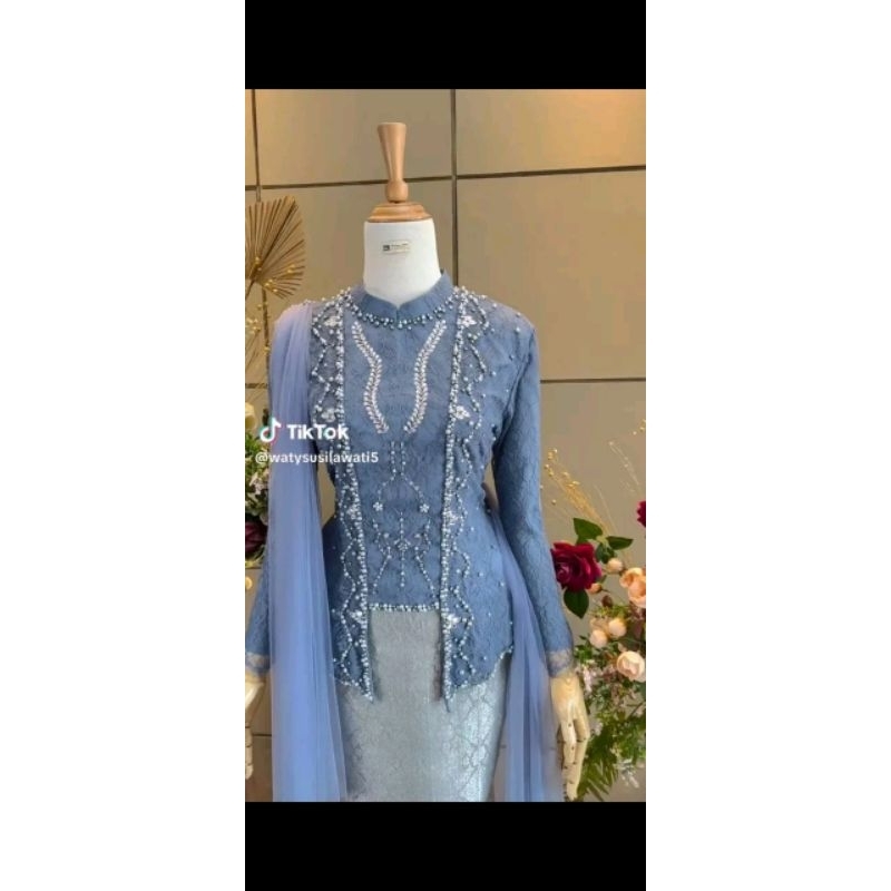 Kebaya chantily payet