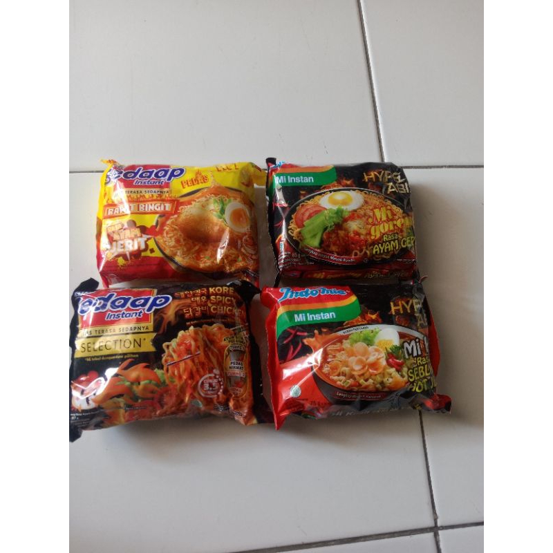 

mie sedap ayam rawit dan indomie geprek dan indomie seblack