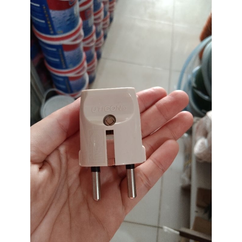 Steker colokan arde bulat UTICON