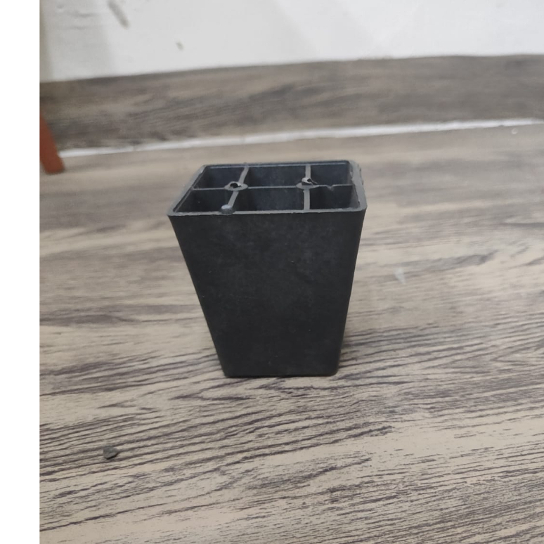 KAKI SOFA PLASTIK  / PIRAMID / / KAKI KURSI PLASTIK 6 cm