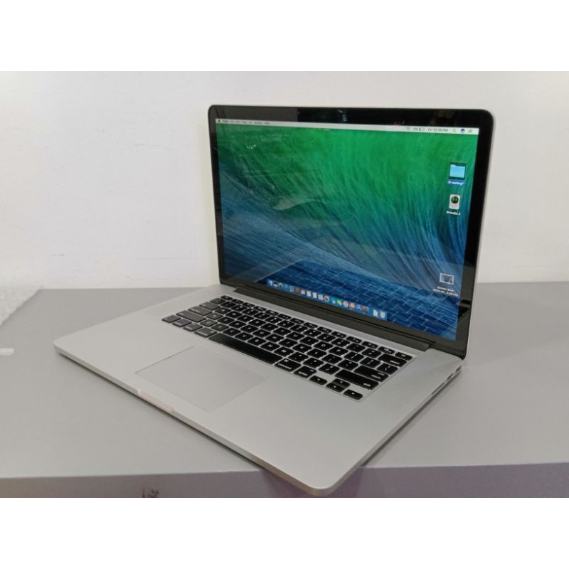 macbook pro 2015 ram 16 GB SSD 512 GB 13 inch