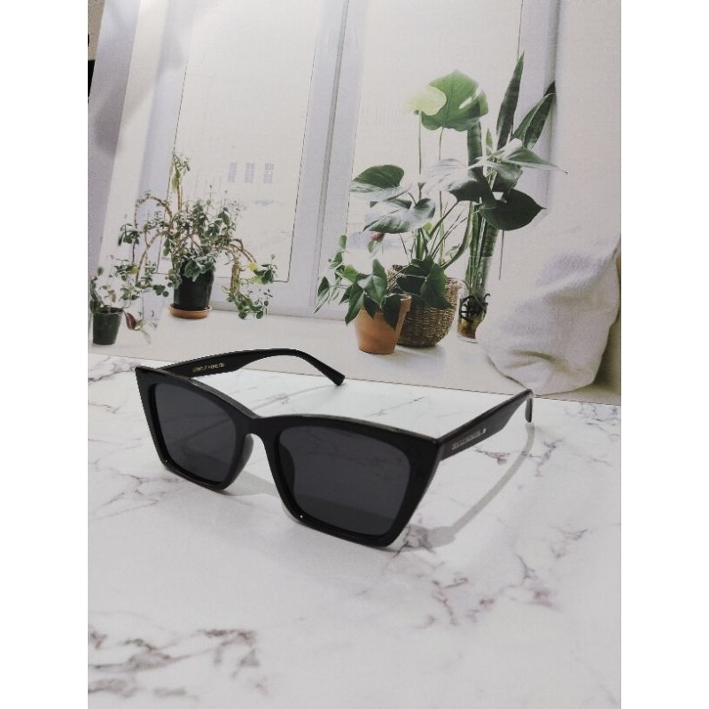 KACAMATA HITAM WANITA GM TALIN