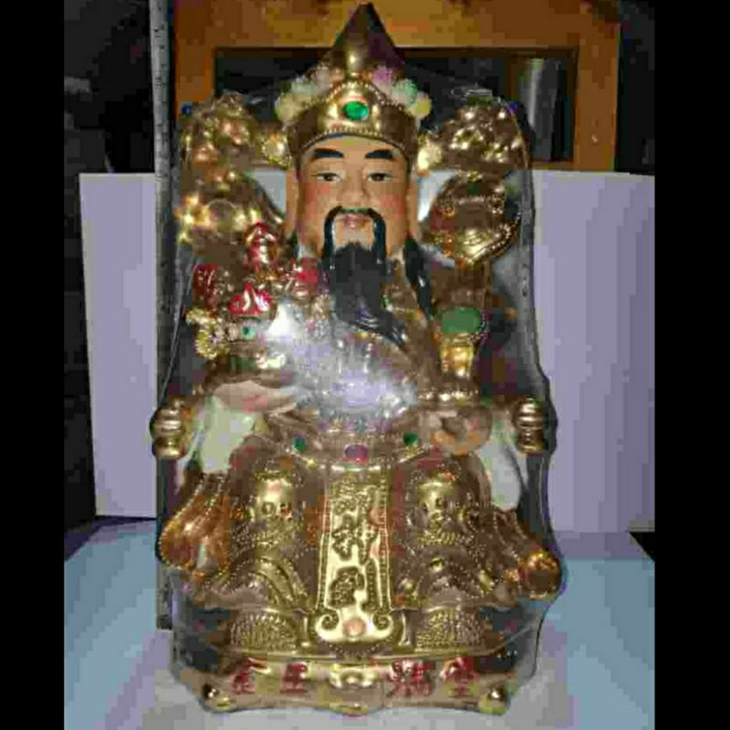 Patung dewa caisen rejeki