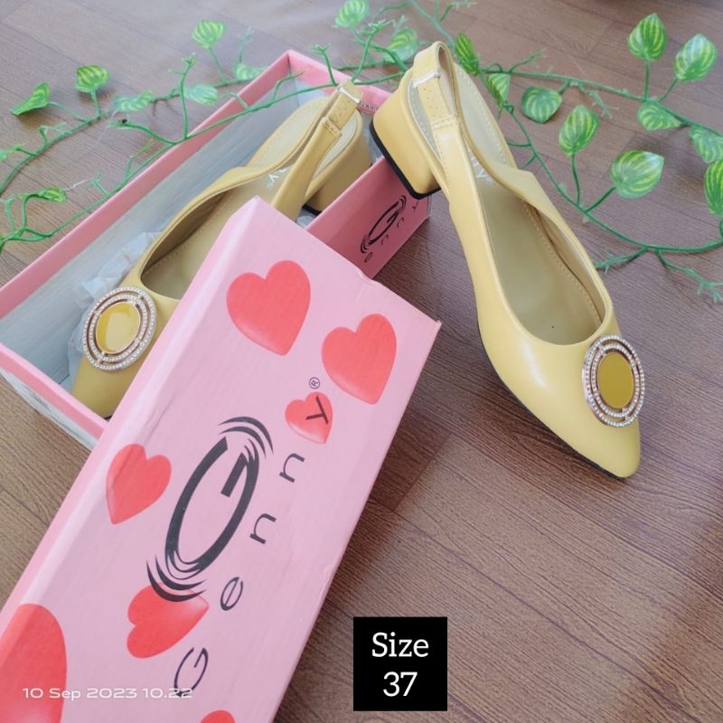 sandal/sepatu genny
