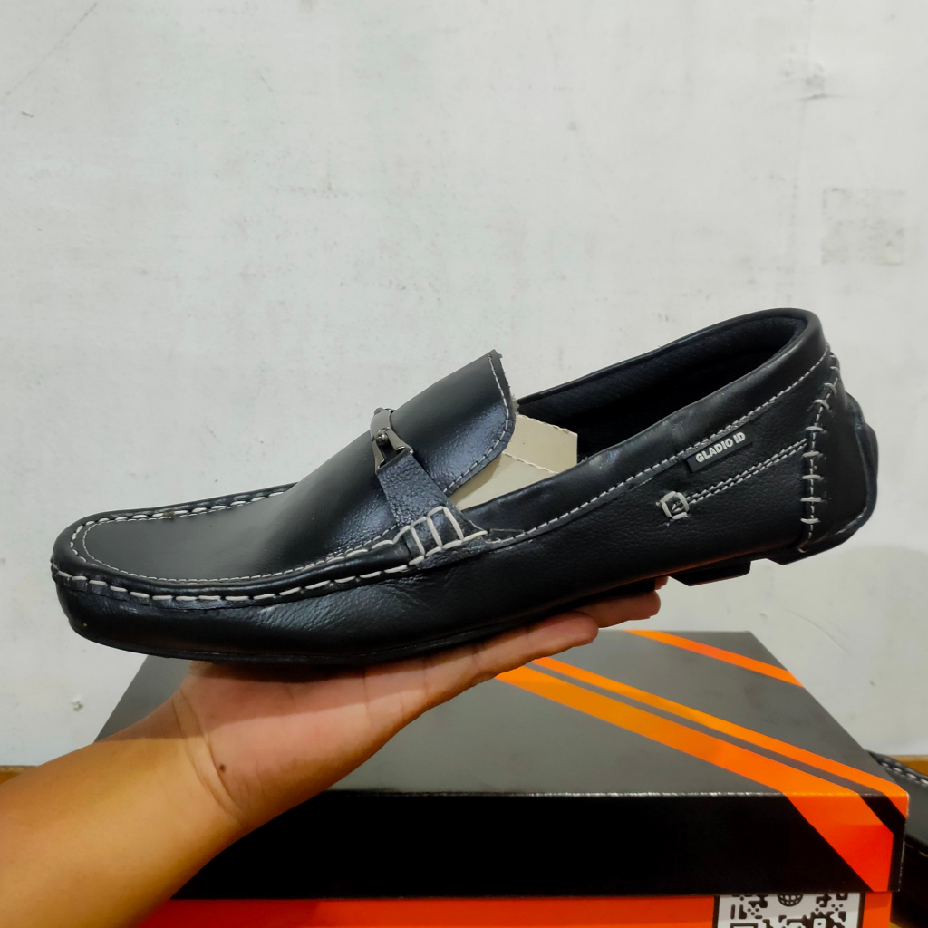 Sepatu Slip On Pria Import Keren Sepatu Pria Casual Putih Hitam Murah Original Tanpa Tali Terbaru