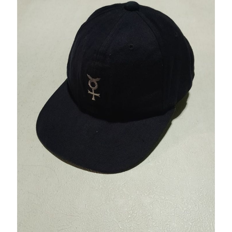 Topi Vintage Dennis Rodman x Converse