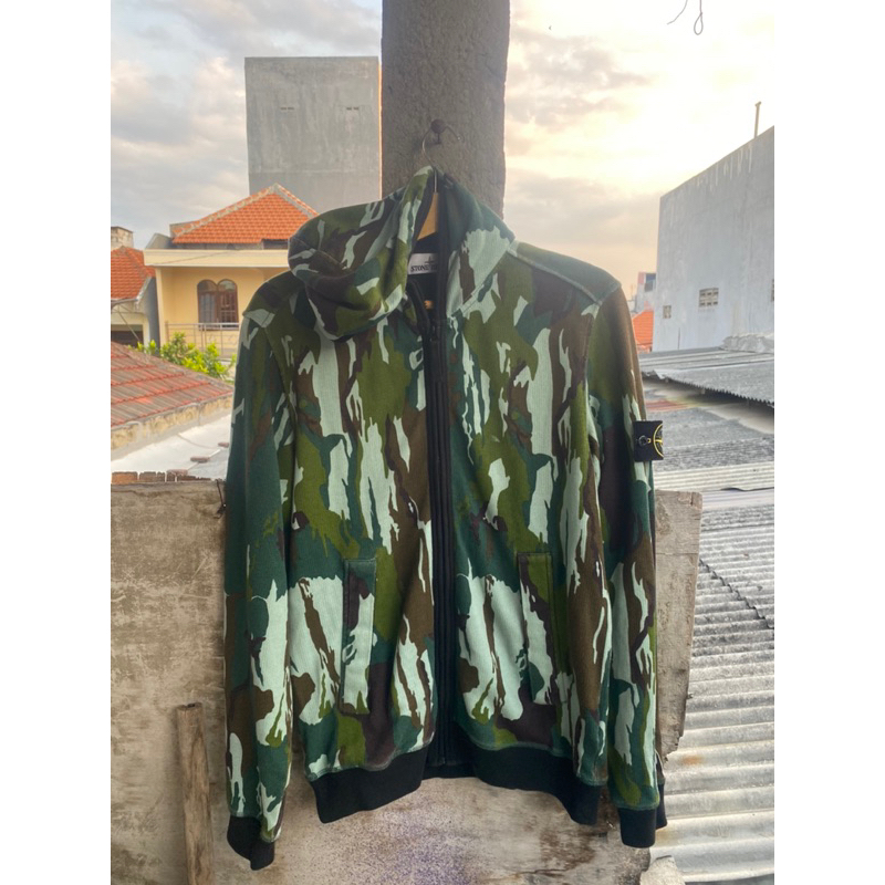 stone island flowing camo