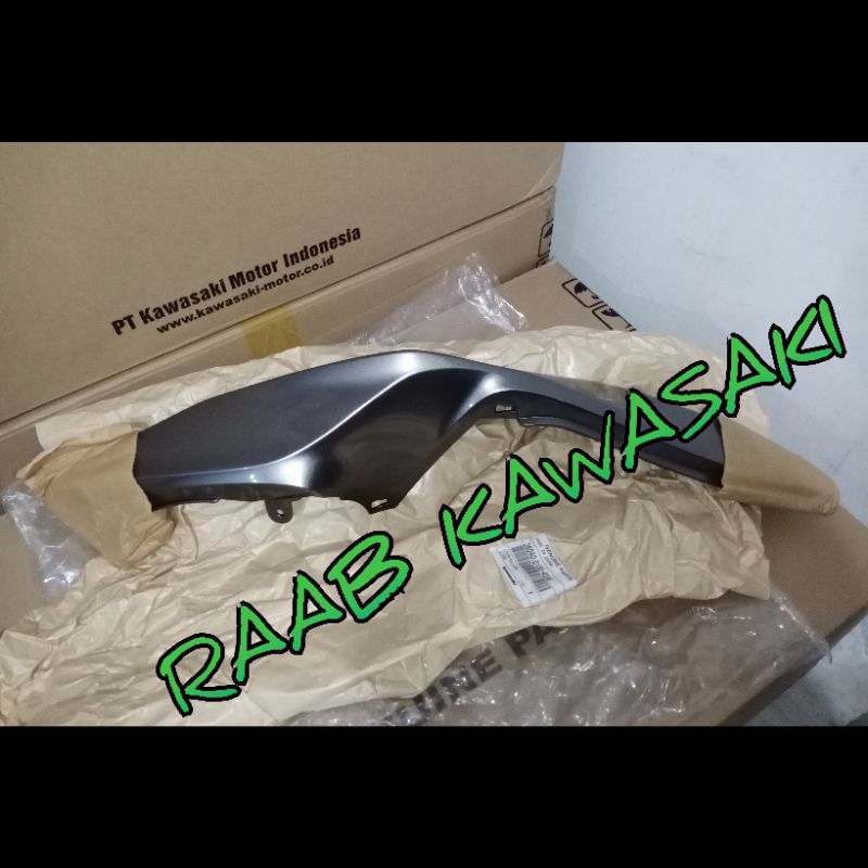 cover body belakang gray kiri zx636 zx 636 original kawasaki