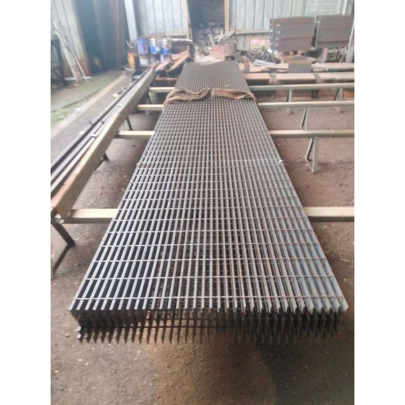 Grating non galvanis type 40/5mm x 3/100mm UK 995mm x 6000mm/ castom