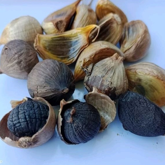 

Bawang Hitam Tunggal/ Black Garlic Num Num Black Garlic