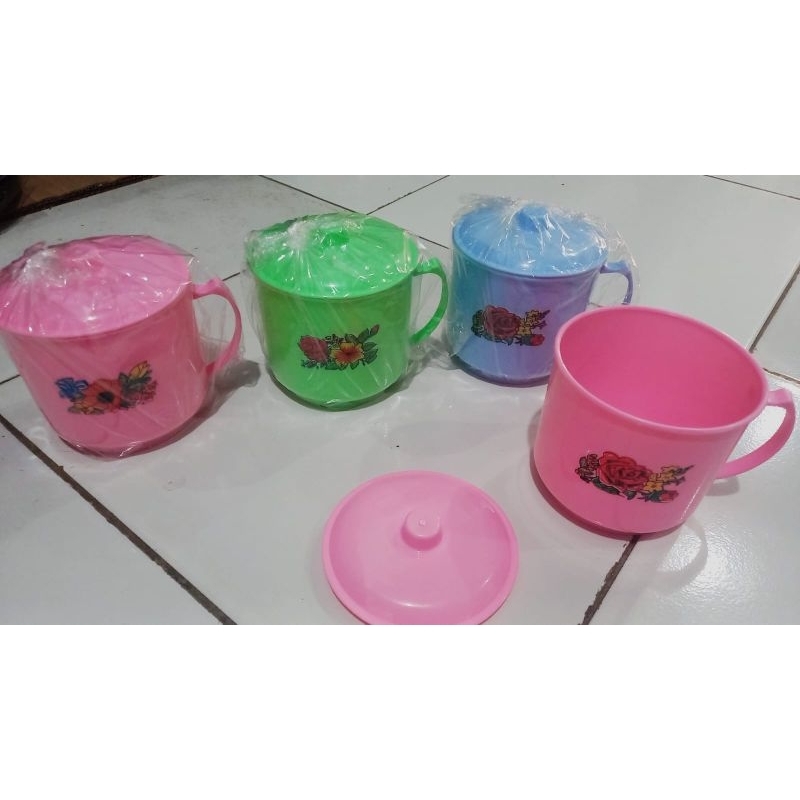 MUG CANGKIR TUTUP PLASTIK / CANGKIR MINUM PLASTIK