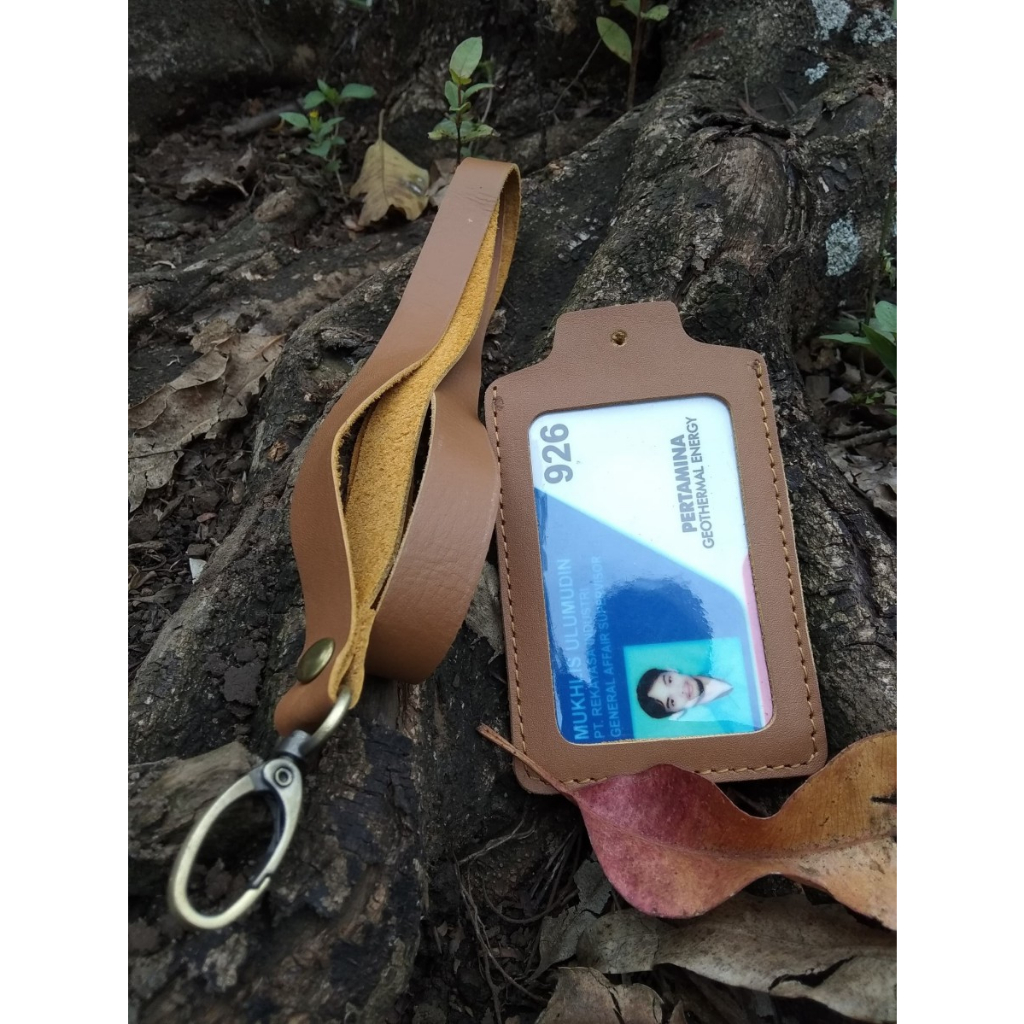 

tempat id card kulit murah name tag untuk karyawan