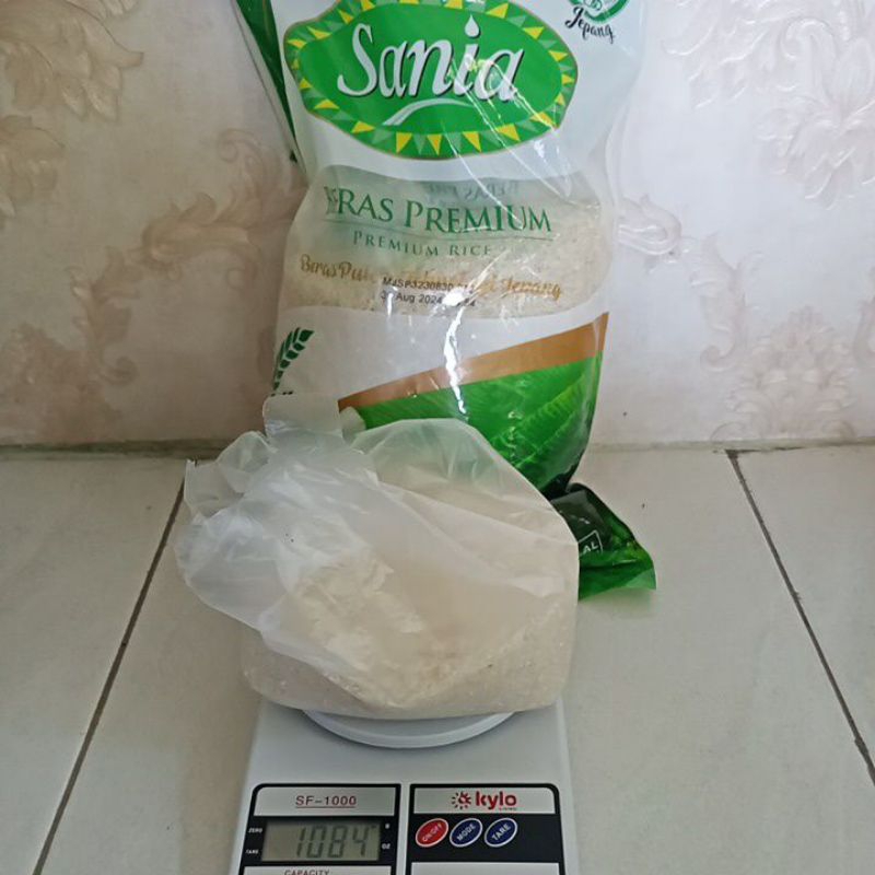 

BERAS SANIA 1 KG