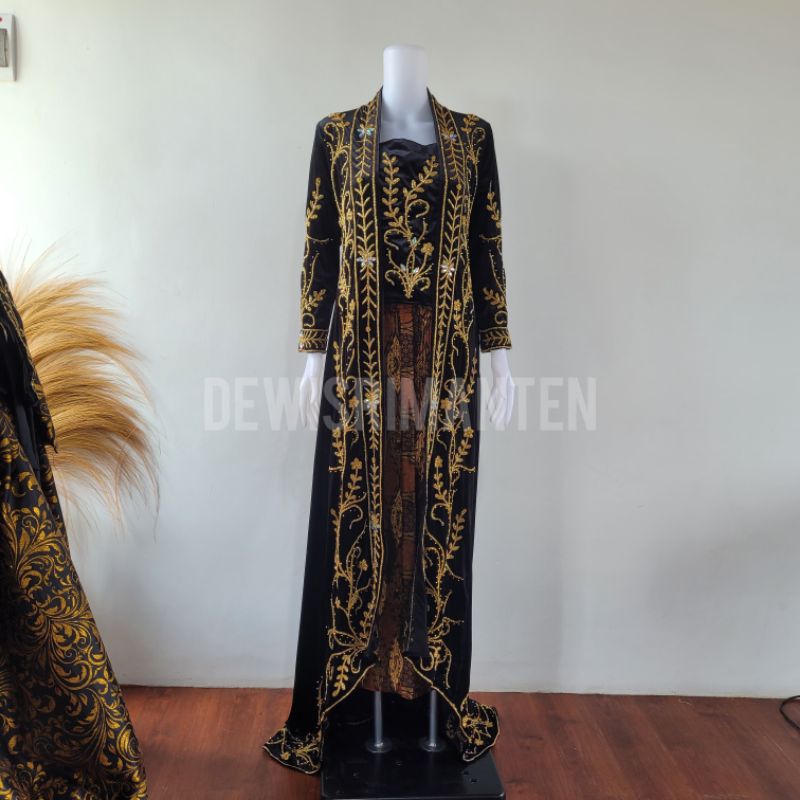 Kebaya bludru kutubaru Payet Kaesang