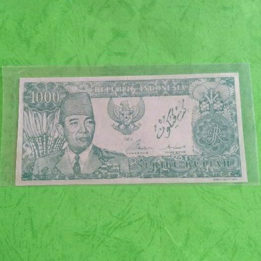 Uang kuno Soekarno Hijau 1000 Bisa Menggulung 3 Penari