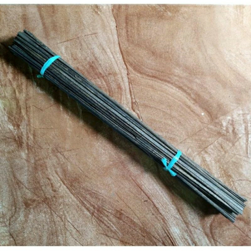 

Lidi Aren Kering Atau Lidi Harupat Asli Isi 50 Batang 40 cm / Harupat Kawung / Lidi Aren Hitam